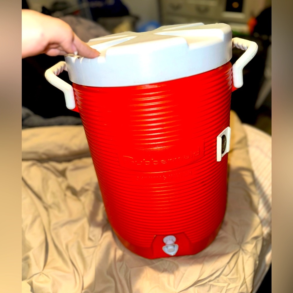 Rubbermaid Red and White Drink Dispenser